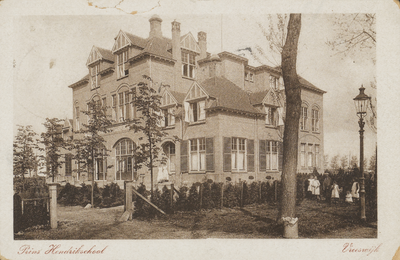 130465 Gezicht op de Prins Hendrikschool voor schipperskinderen te Vreeswijk.N.B. De gemeente Vreeswijk is per 1 juli ...